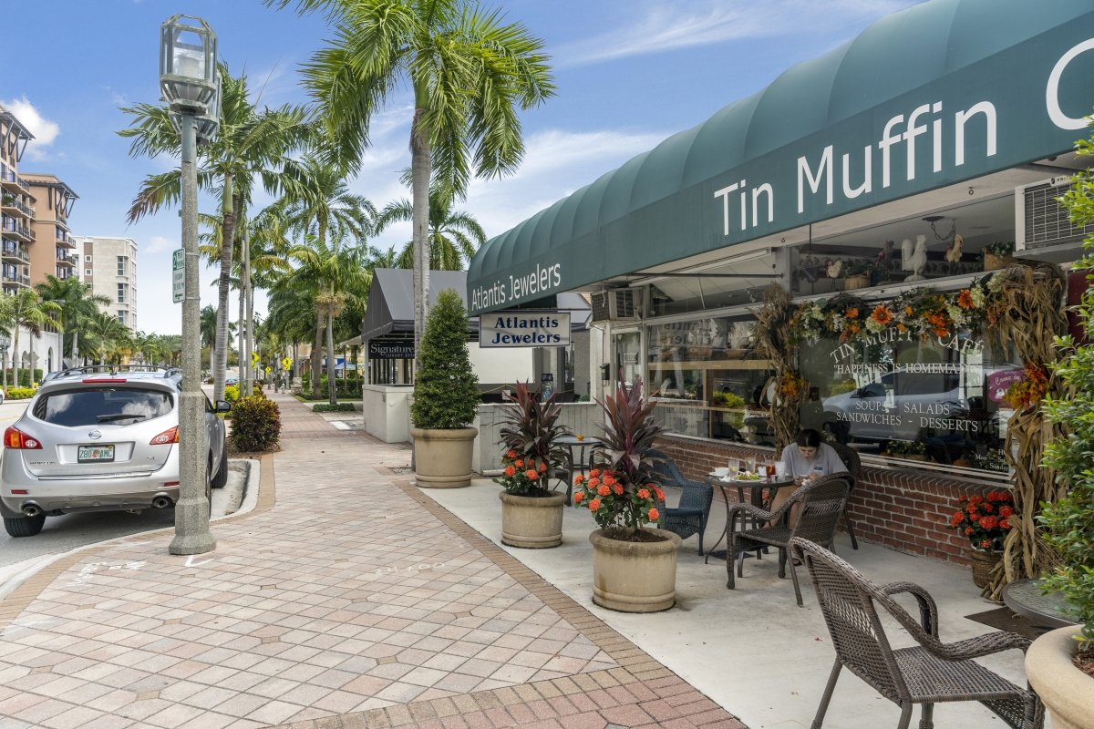 Downtown Boca Raton Restaurants and Shopping